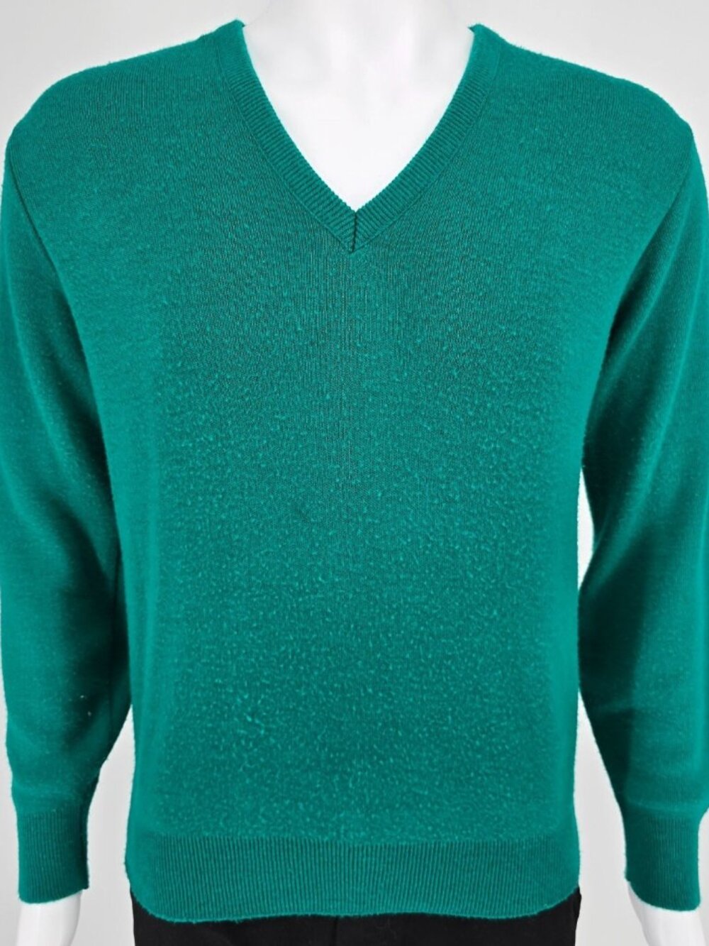Vintage 1980s Robert Bruce Made in USA Orlon Acrylic Green V-Neck Sweater (M)